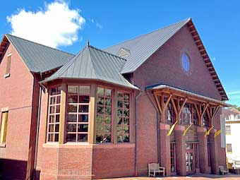 Virginia�s recreation of Shakespeare�s indoor theater