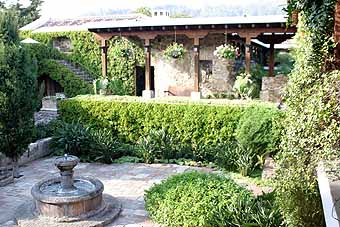 Antigua, Santa Domingo House courtyard