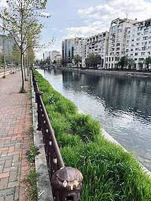 Bucharest, path by river