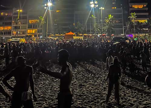 rio-carnaval-nigt-beach-in-ipaema