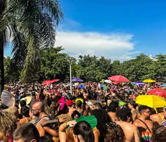 Rio Carnival bloco at Flamengo Beach