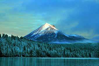 Mount McLoughlin and Lake of the Woods OregonMount McLoughlin and Lake of the Woods Oregon